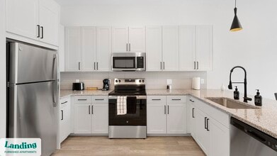 650 E Sycamore St in Denton, TX - Building Photo - Building Photo