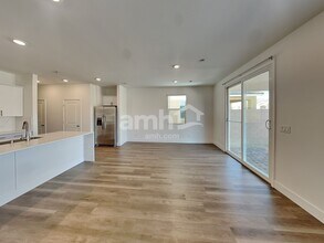 8086 Winterfell Peak Ave in Las Vegas, NV - Building Photo - Building Photo