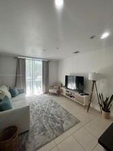 945 Michigan Ave, Unit 5 in Miami Beach, FL - Building Photo - Building Photo