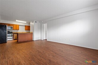 205 Craddock Ave in San Marcos, TX - Building Photo - Building Photo