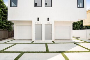 10926 Hesby St in Los Angeles, CA - Building Photo