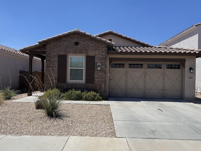 5614 S 28th St in Phoenix, AZ - Foto de edificio - Building Photo