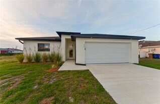 227 Pennfield St in Lehigh Acres, FL - Building Photo