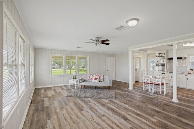 1906 Jones St in Westlake, LA - Building Photo - Building Photo