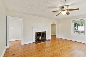 75 Lodge Rd in Poquoson, VA - Foto de edificio - Building Photo