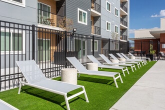 Skyline Peaks in Draper, UT - Foto de edificio - Building Photo