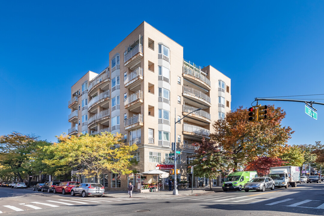 93-05 37th Ave in Jackson Heights, NY - Building Photo