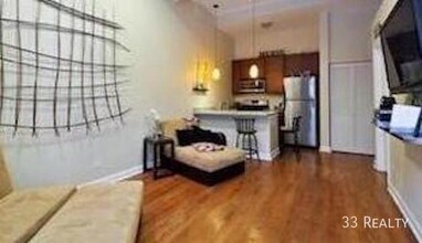 1058 N Damen Ave in Chicago, IL - Building Photo - Building Photo