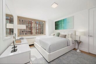 121 E 39th St, Unit 22 in New York, NY - Building Photo - Building Photo