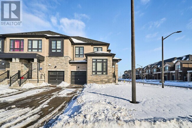 196 Closson Dr in Whitby, ON - Building Photo - Building Photo