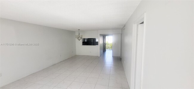 16750 NE 10th Ave in North Miami Beach, FL - Building Photo - Building Photo