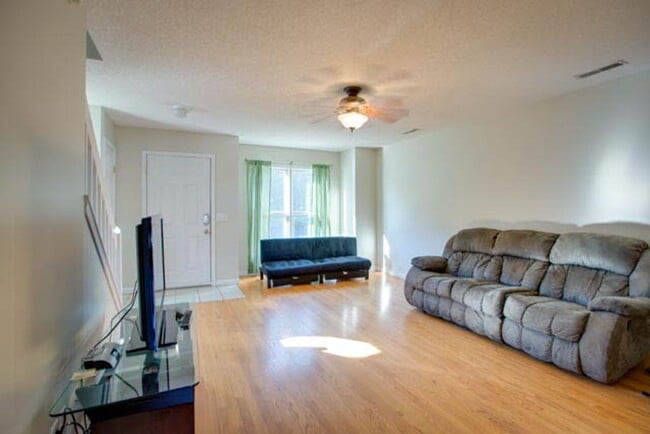 2447 Avalon Wds Dr in Harrisonburg, VA - Building Photo - Building Photo