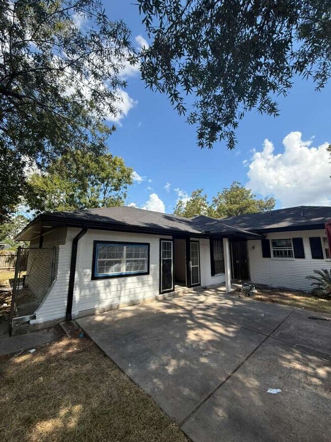 7721 Navasota St in Houston, TX - Building Photo - Building Photo