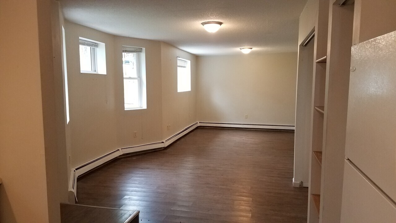 2328 1/2 W 6th St, Unit 0.5 in Duluth, MN - Building Photo