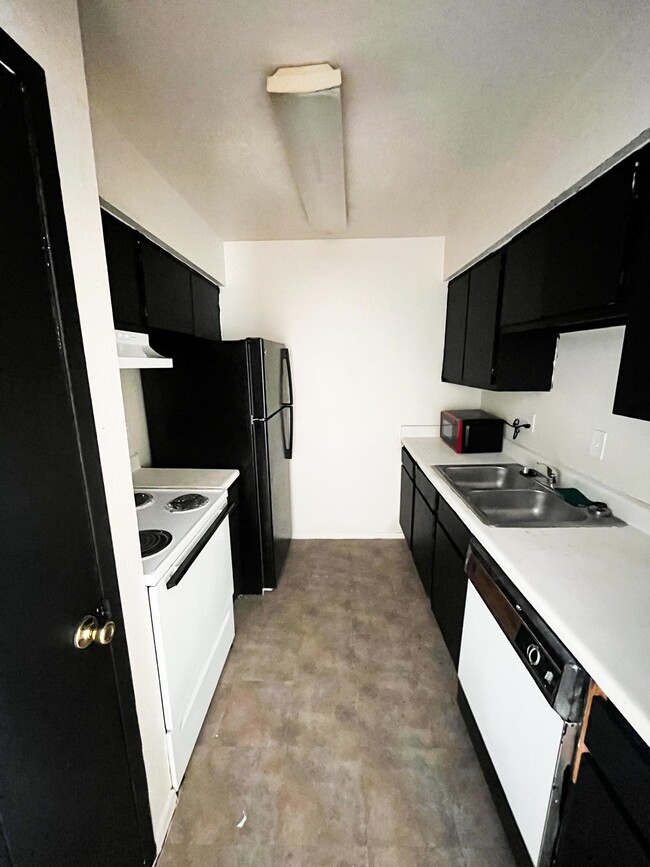 property at 5625 Antoine Dr