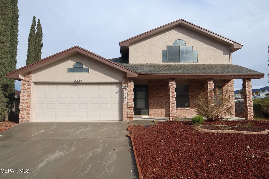 1137 W Bend Ln in El Paso, TX - Building Photo