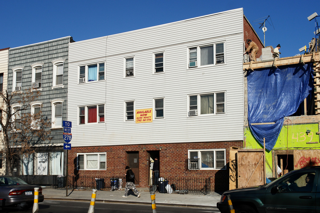 433 Metropolitian Ave in Brooklyn, NY - Building Photo