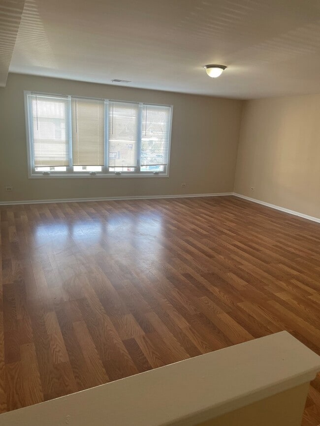 5753 W Higgins Ave in Chicago, IL - Building Photo - Building Photo