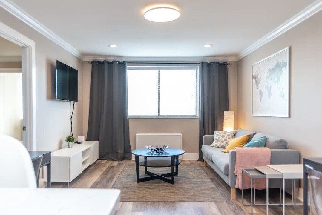 215 Piedmont Ave NE in Atlanta, GA - Building Photo