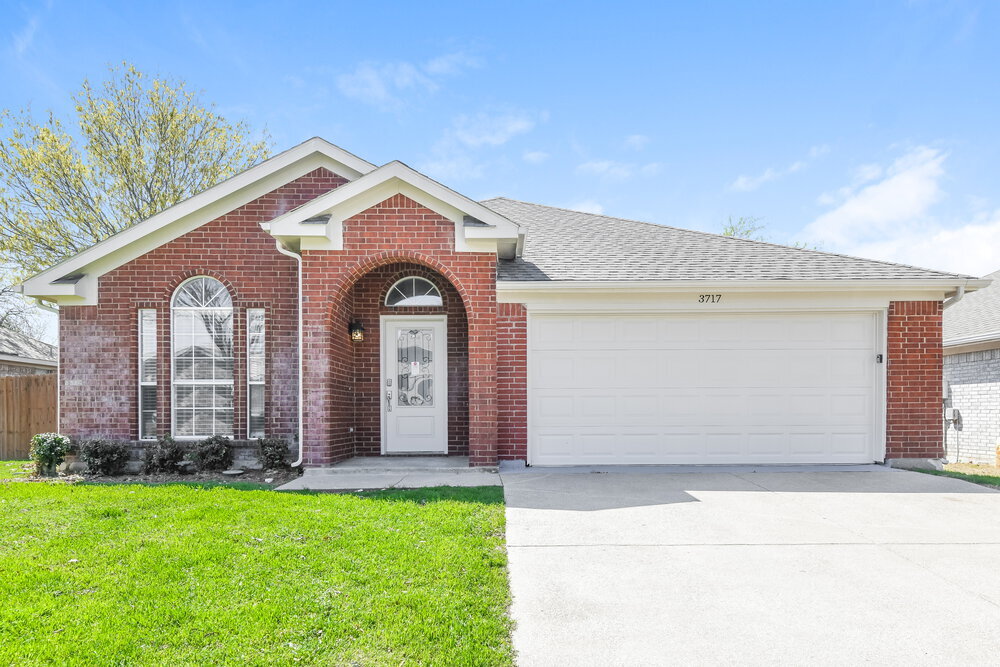 3717 Cove Meadow Ln in Fort Worth, TX - Building Photo