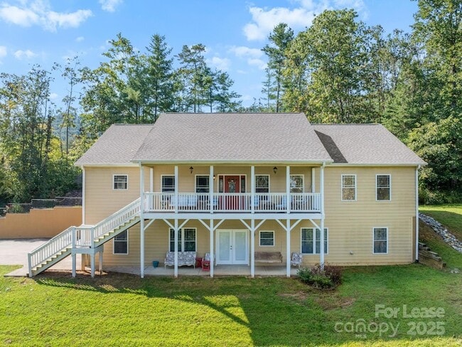 property at 24 Lamplighter Ln