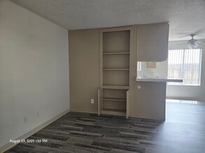 991 N Mollison Ave, Unit 09 in El Cajon, CA - Foto de edificio - Building Photo