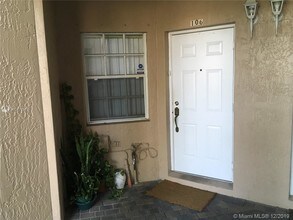 5791 NW 116th Ave-Unit -106 in Doral, FL - Foto de edificio - Building Photo