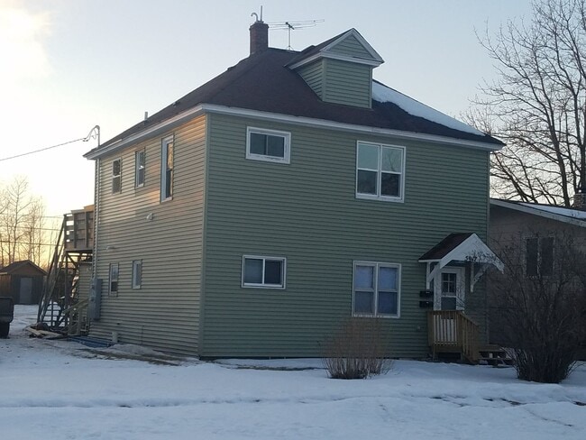 property at 5917 Cumming Ave