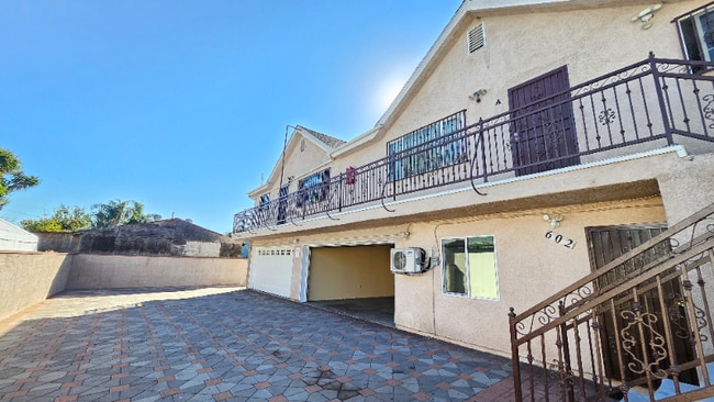 600 N Willow Ave in Compton, CA - Building Photo - Building Photo