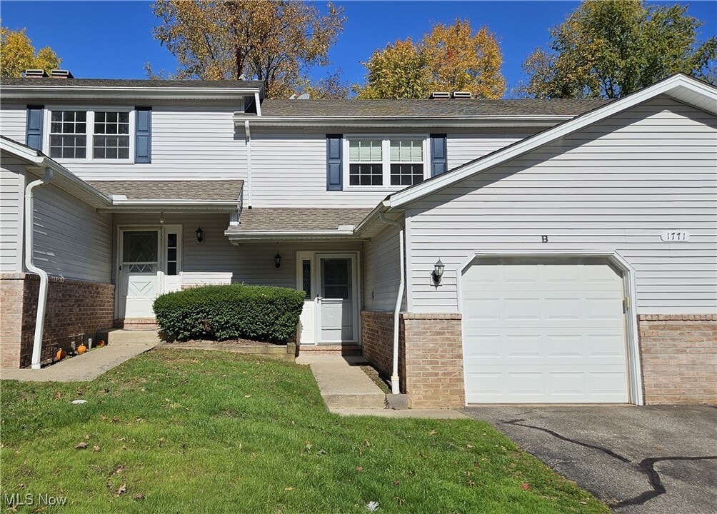 1771 Rolling Hills Dr in Twinsburg, OH - Building Photo