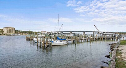 330 Bluefish Dr in Fort Walton Beach, FL - Building Photo - Building Photo