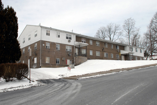 96 Kempton Ave in Harrisburg, PA - Foto de edificio - Building Photo