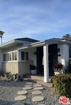 19115 Bessemer St in Los Angeles, CA - Building Photo