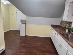 21 Watts St, Unit 3rd Floor in Malden, MA - Building Photo - Building Photo