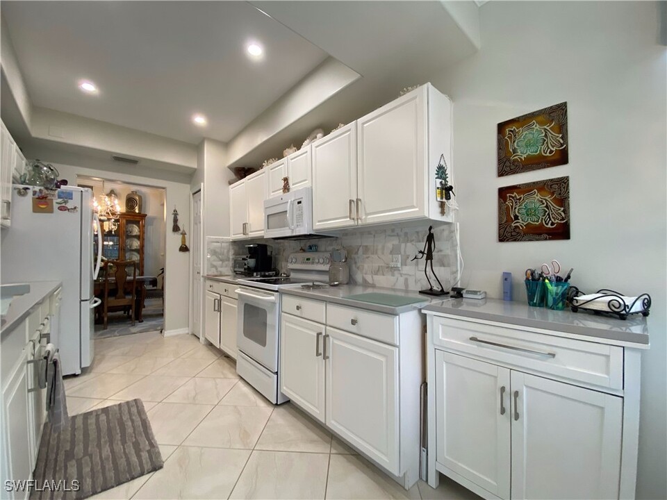 1455 Tiffany Ln in Naples, FL - Building Photo