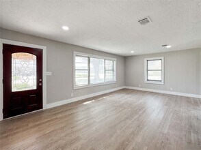 2108 Ontario Ave in Baytown, TX - Building Photo - Building Photo