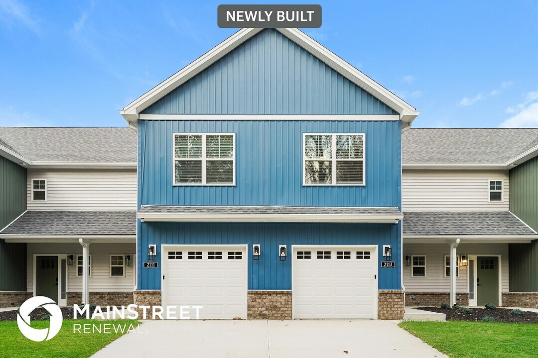 2113 Paddle Wheel Dr in Jeffersonville, IN - Building Photo