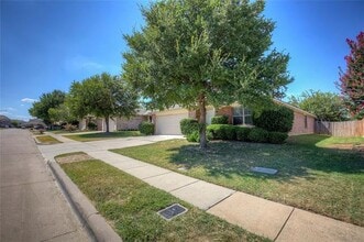 1060 Appaloosa Cir in Fort Worth, TX - Building Photo - Building Photo