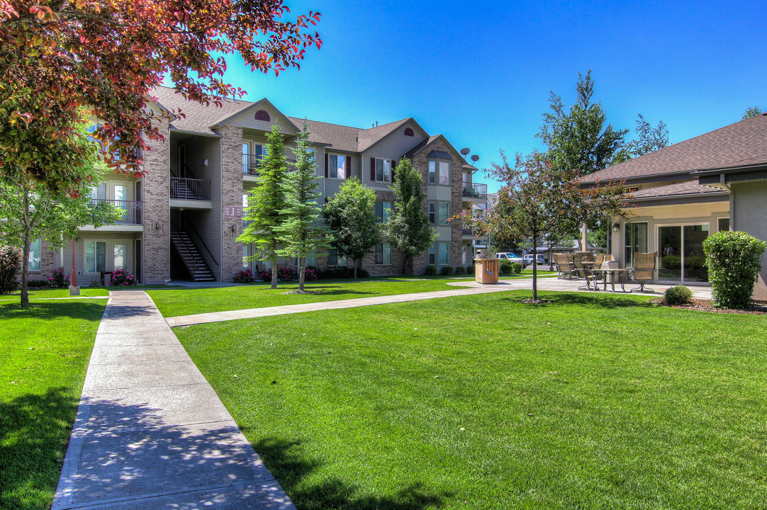 The Meadows at Parkwood in Idaho Falls, ID - Building Photo