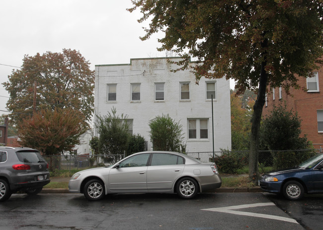 4208 Foote St NE in Washington, DC - Foto de edificio - Building Photo