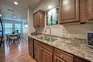 1006 Hyridge St in Round Rock, TX - Building Photo - Building Photo
