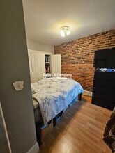 12 Mead St, Unit 1 in Boston, MA - Foto de edificio - Building Photo