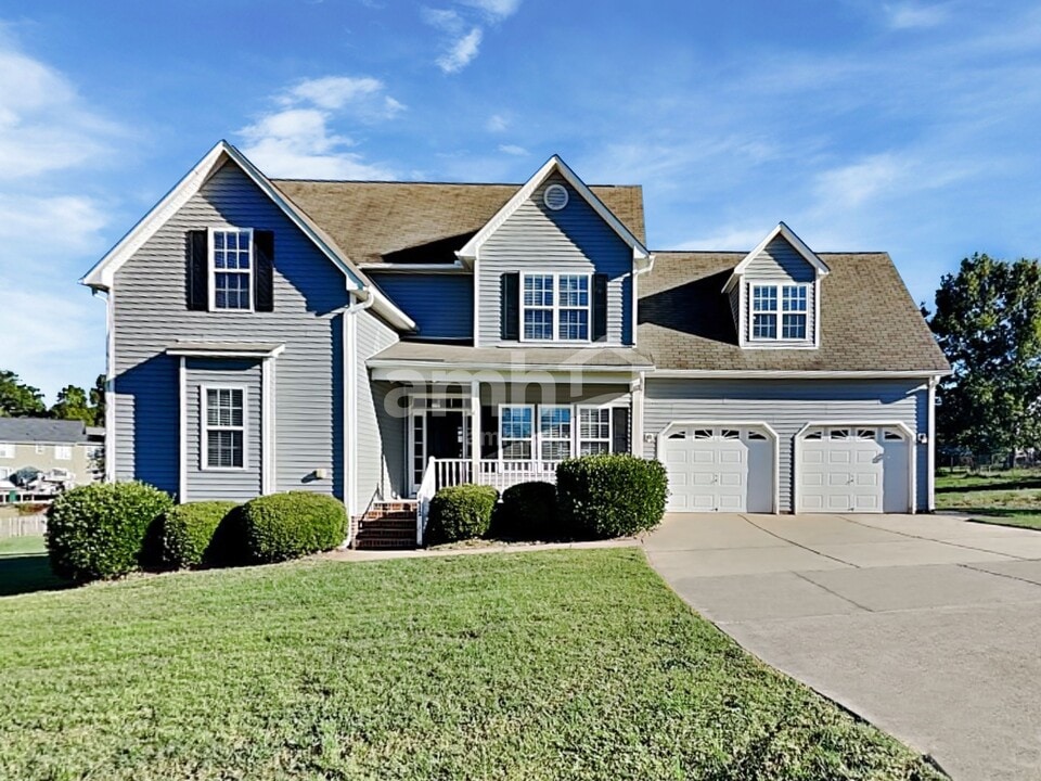 1412 Justin Oaks Ct in Willow Spring, NC - Foto de edificio