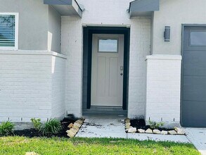 7022 Whispering Leaf St in Rosenberg, TX - Building Photo - Building Photo