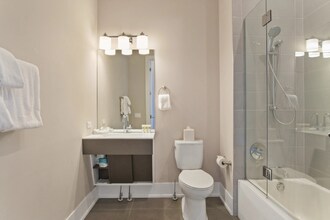 943 N Kingsbury St in Chicago, IL - Foto de edificio - Building Photo