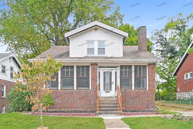 property at 3814 St Anns Ln