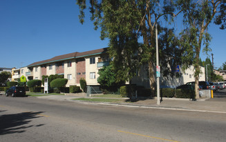 14623 Sylvan St Apartments