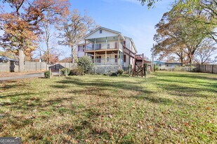 492 Pine Rd in Newnan, GA - Building Photo