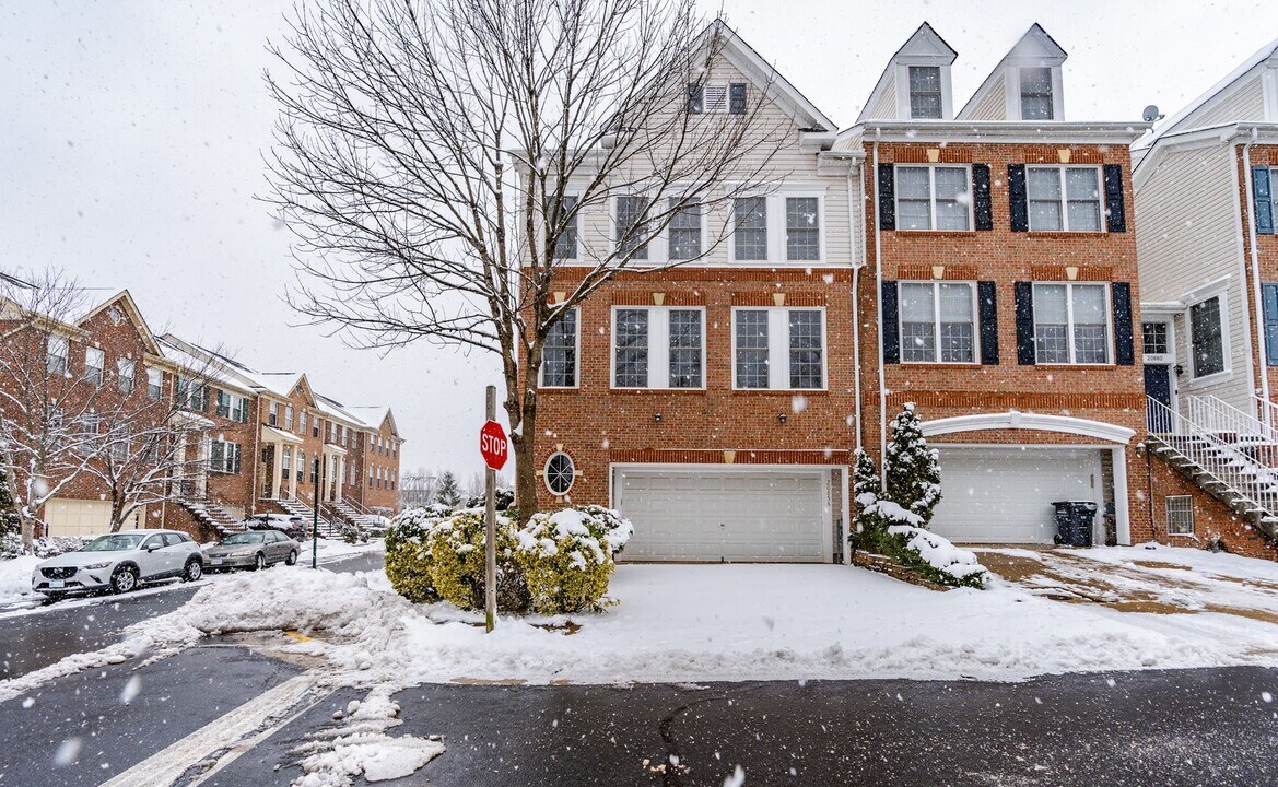 20856 Rockingham Terrace in Sterling, VA - Building Photo