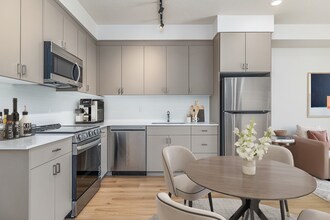 Luka Apartments in Garden City, ID - Foto de edificio - Building Photo